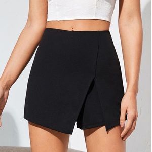 NEW SHEIN Solid Split Front Skort (S)